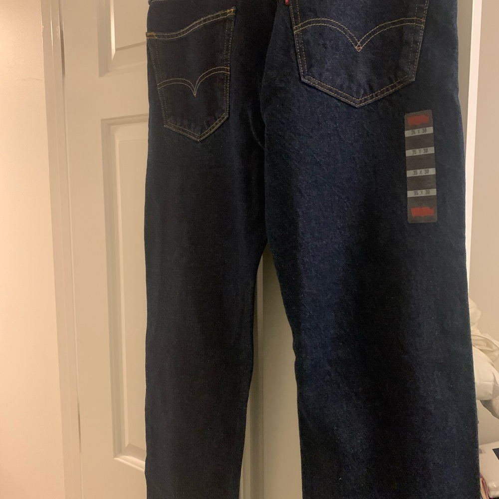 Levis 505 straight fit mens jeans. Size 35x30 - Picture 2 of 5